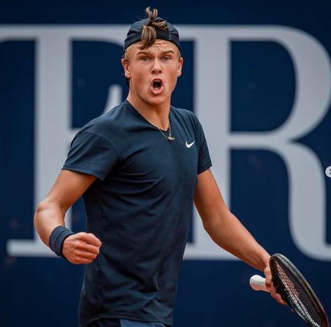 围中显得尤 围中显得尤