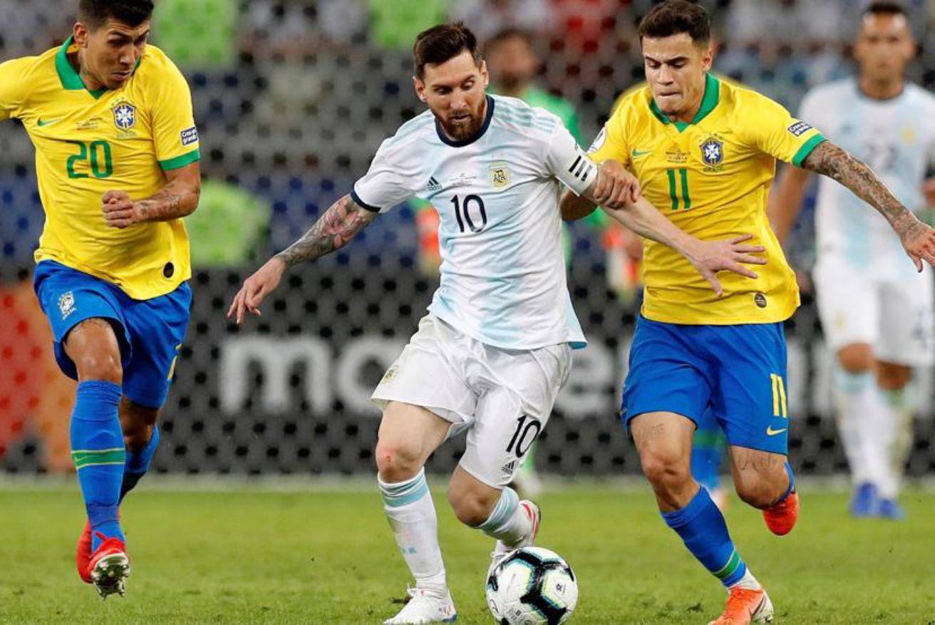 游泳世界杯上海站,中国选手覃海洋夺得男子50米蛙泳金牌